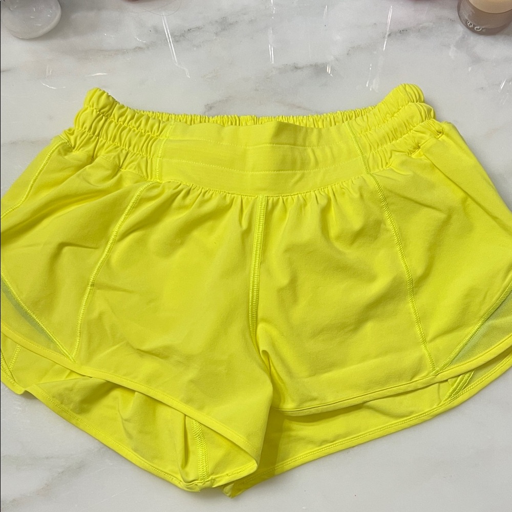 Yellow Women’s Lululemon Hotty Hot Shorts 2.5inch